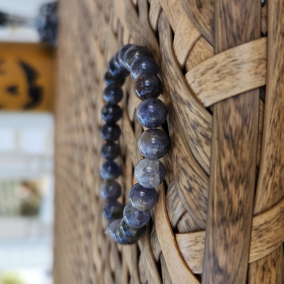 Beautifully Made Iolite 8mm Bracelet - Picture 3 of 4